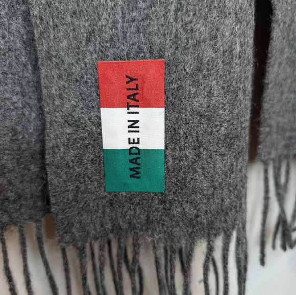 NWT 100% Pure Wool Made in Italy Lightweight Grey Scarf - Unisex & One Size - Picture 2 of 6